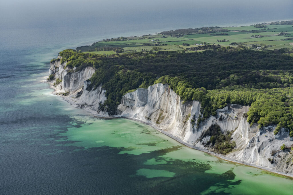 luftfoto af møns klint den 30. april 2025